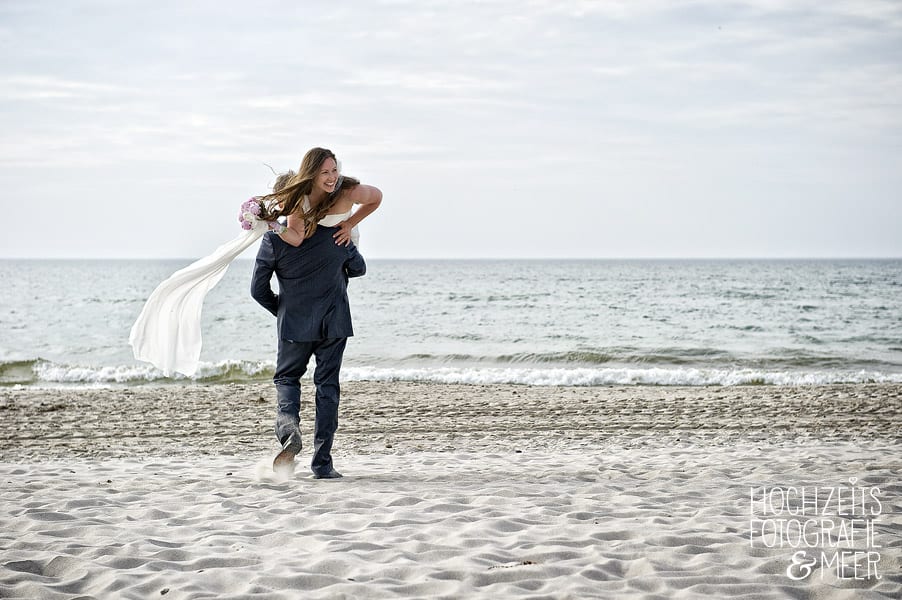 Hochzeitsfotos am Meer Strandhochzeit MV Heiraten mit Meerblick Fischland Darß Ostsee Mecklenburg-Vorpommern Hochzeitsfotograf exklusive Hochzeitsfotografie