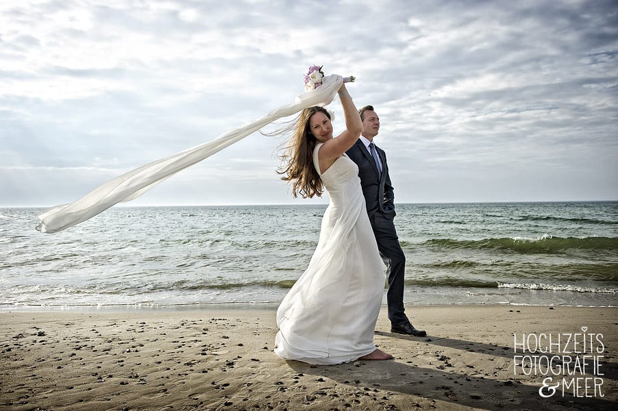 Hochzeitsfotos am Meer Strandhochzeit MV Heiraten mit Meerblick Fischland Darß Ostsee Mecklenburg-Vorpommern Hochzeitsfotograf exklusive Hochzeitsfotografie