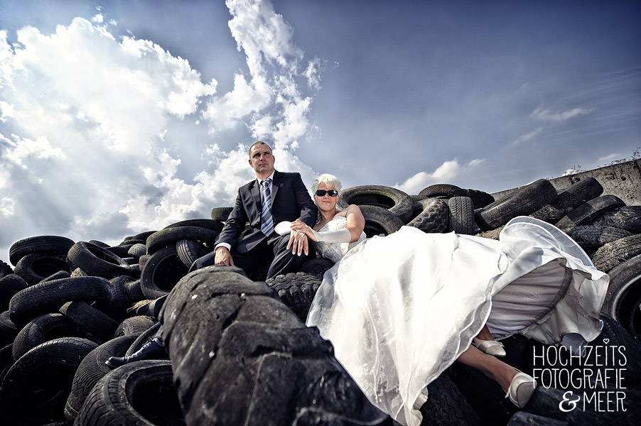 Außergewöhnliche Hochzeitsfotos Trash the Dress Meer Ostsee Hochzeitsfotograf MV Tania Manteufel Rother