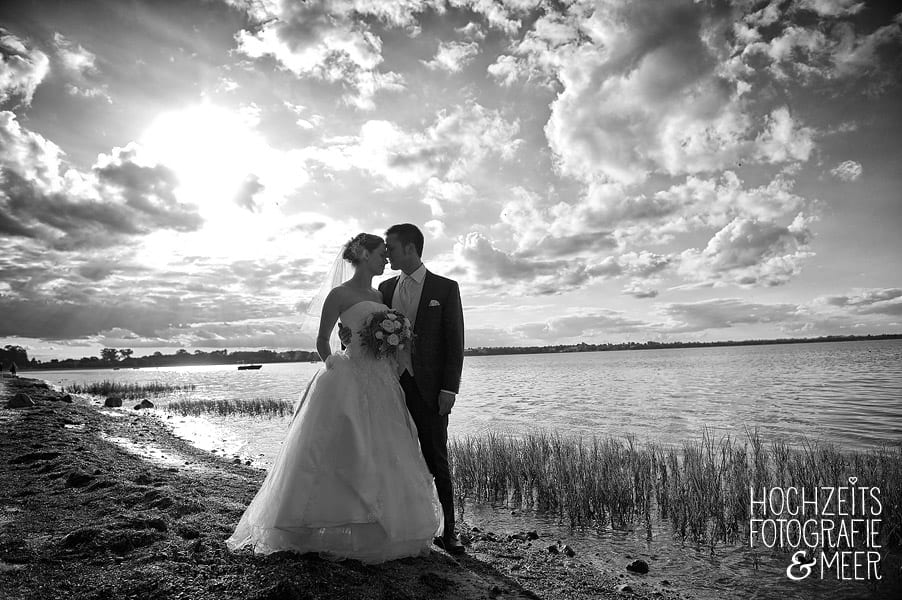 Besondere Hochzeitsfotografie Emotionale Natürliche Hochzeitsfotografie After Wedding Fotos MV Hochzeitsfotograf Meer Ostsee Wismarbucht Wismar