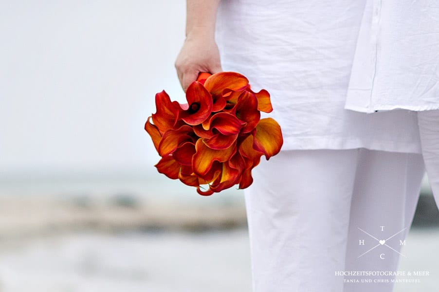 Hochzeitsfloristik Hochzeitsblumen Braustrauß Calla orange ohne Blattgruen